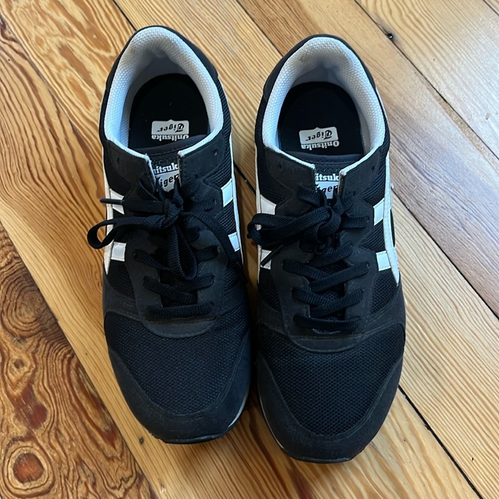 Onitsuka Tiger sneakers. Women’s size 10/mens 8.5